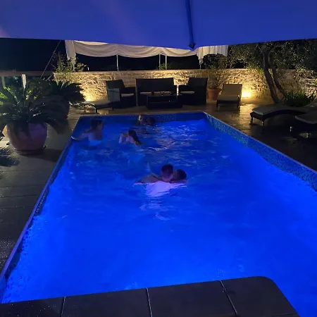 فيلة Di تروغير